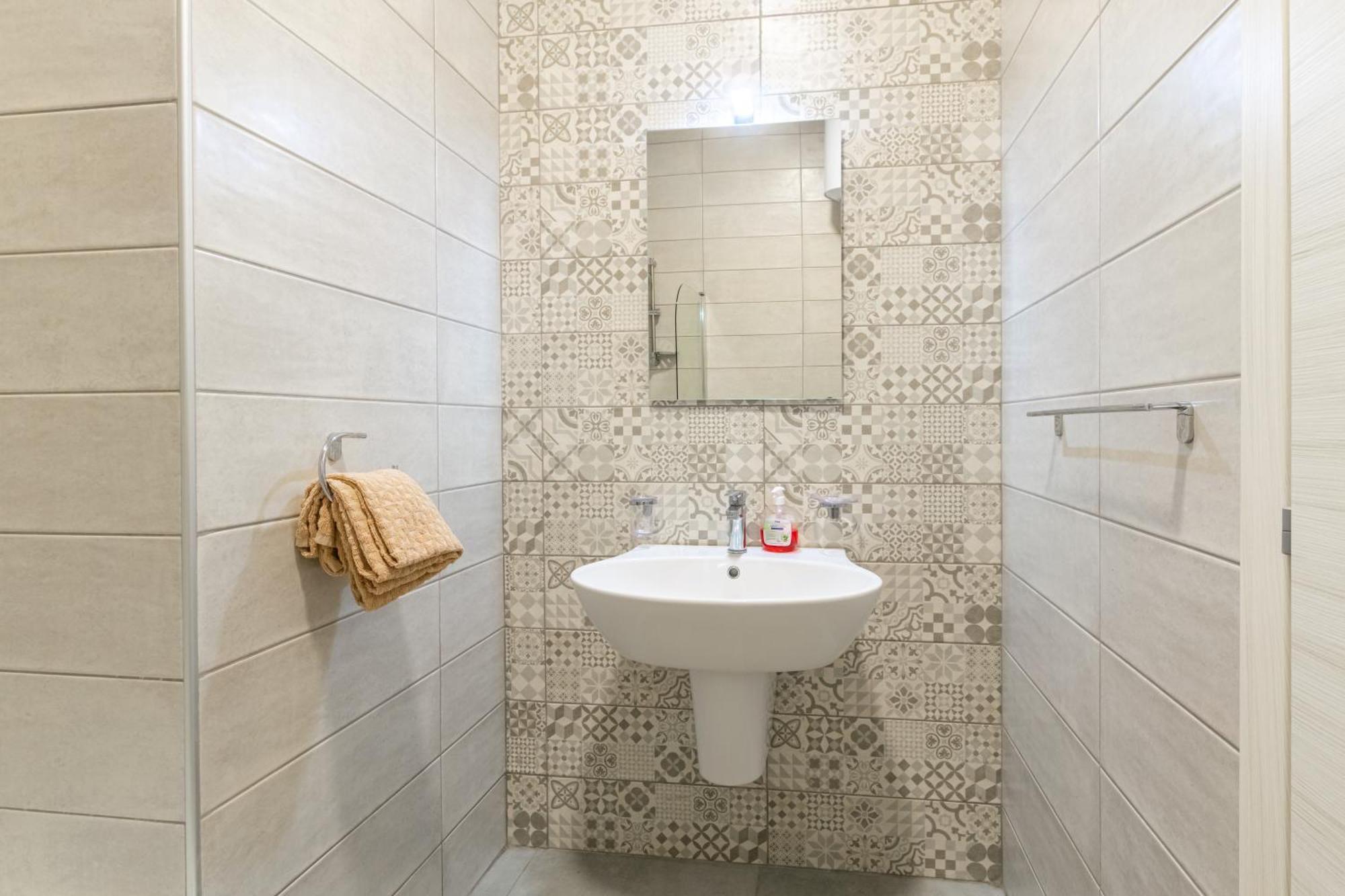 Apartment Brand New 3bdr 2 Bth H7 *