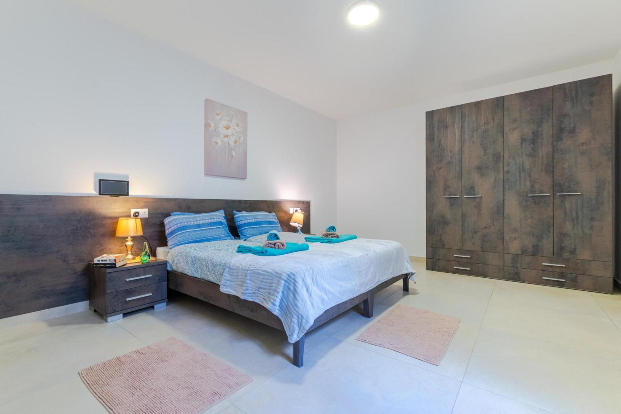 Brand New 3bdr 2 Bth H7 Apartment *