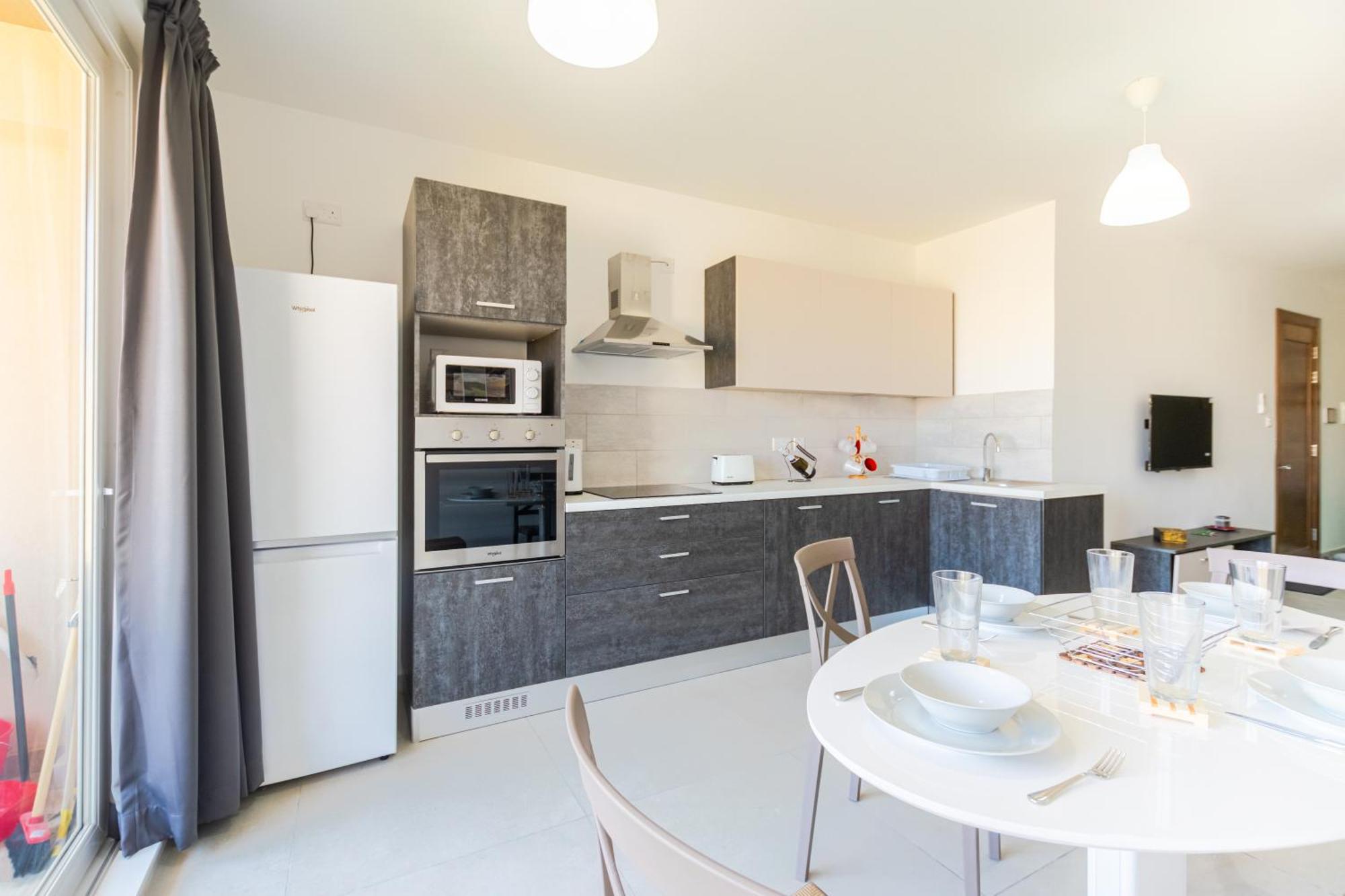 Apartment Brand New 3bdr 2 Bth H7