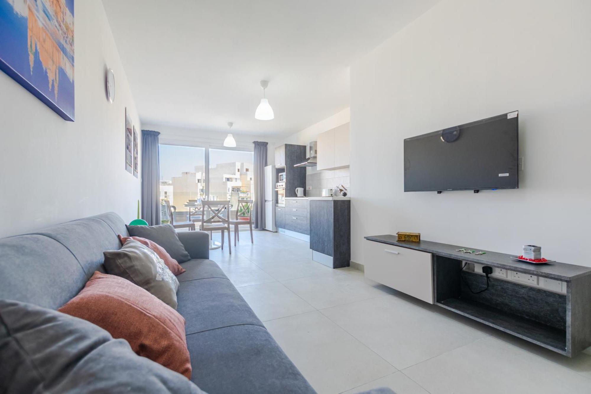 Apartment Brand New 3bdr 2 Bth H7 *